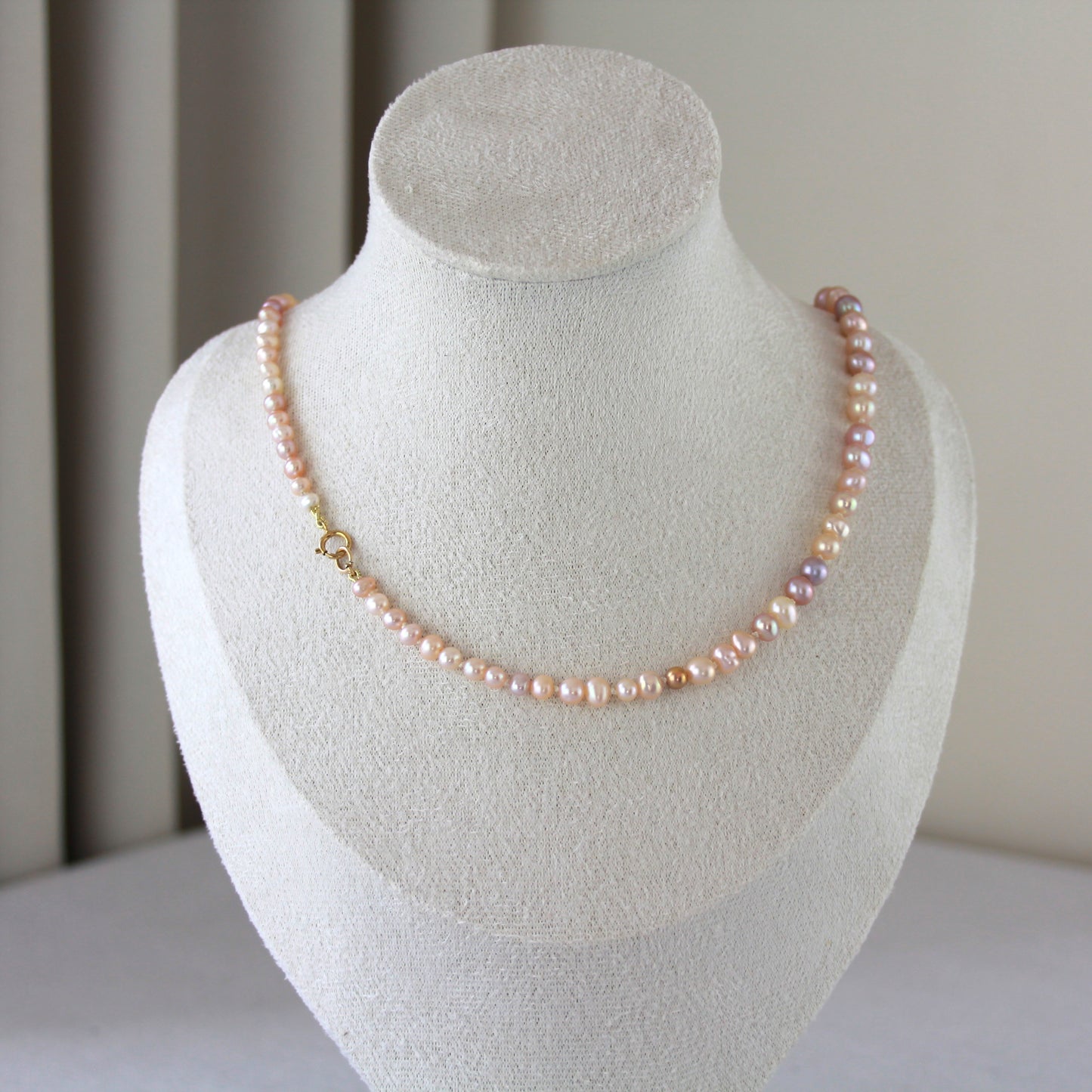 Meerkleurige parelketting