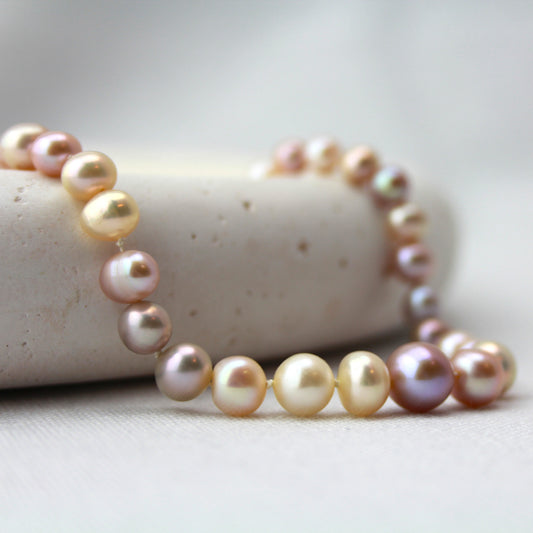 Meerkleurige parelketting
