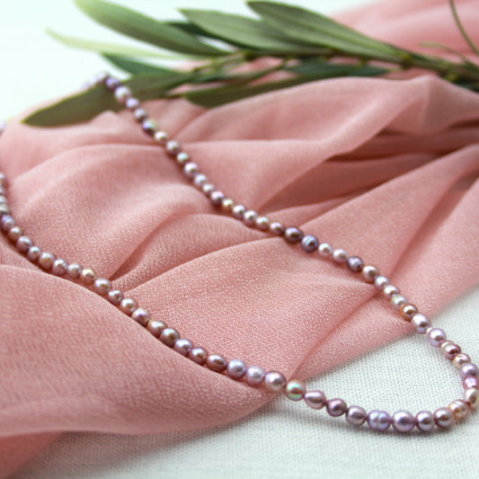 Paars parelketting met gouden slot