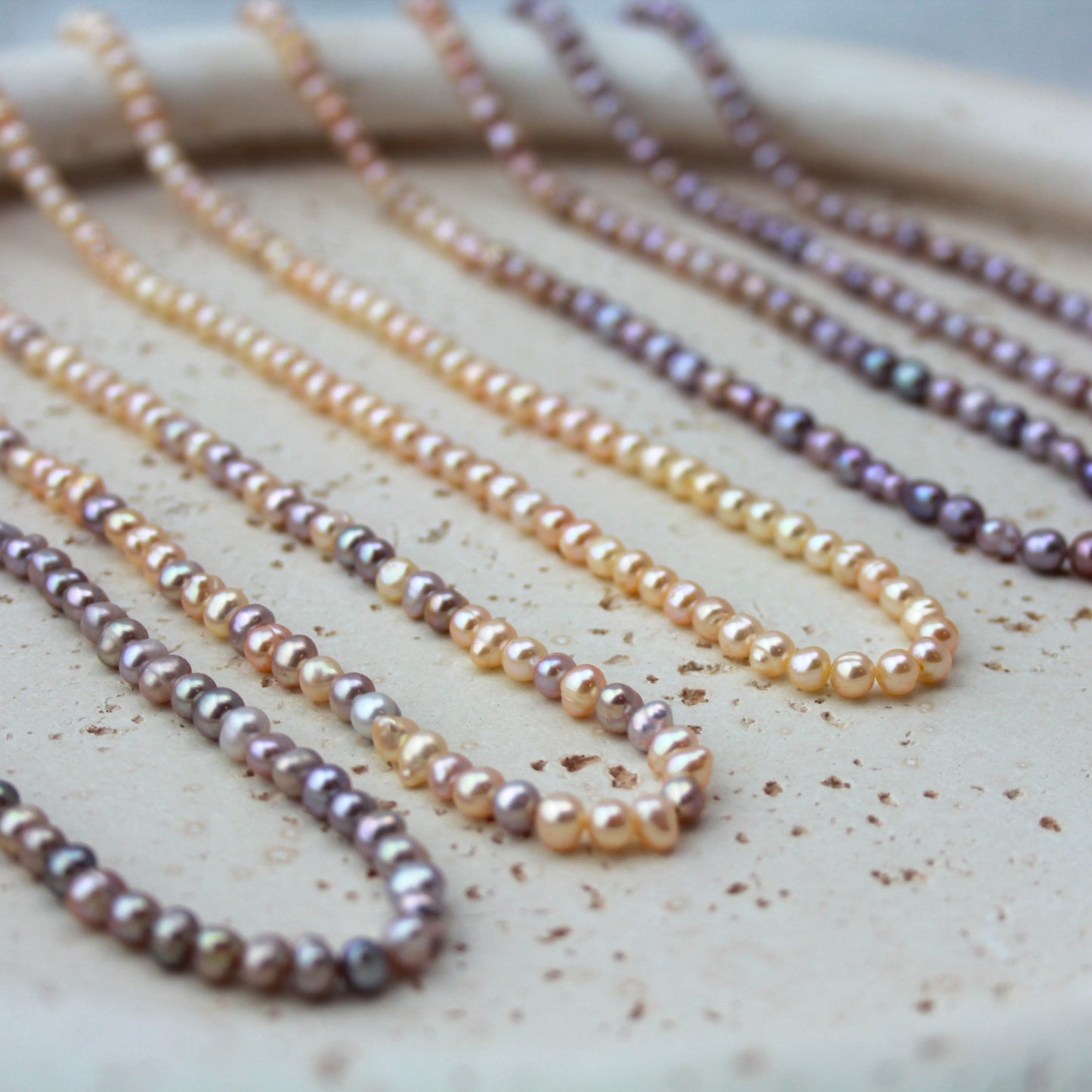 Paars parelketting met gouden slot