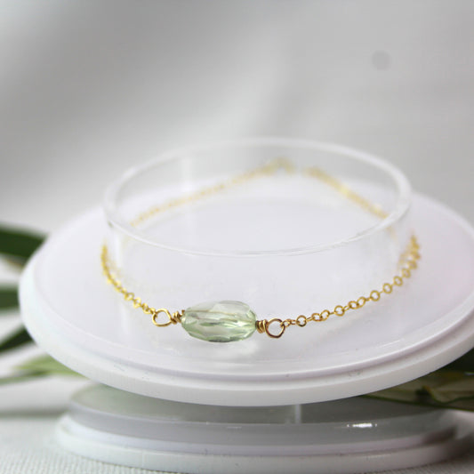 Groene amethist met gouden schakel