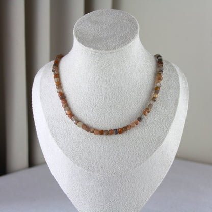 Zonnesteen ketting