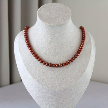 Bruine parelketting