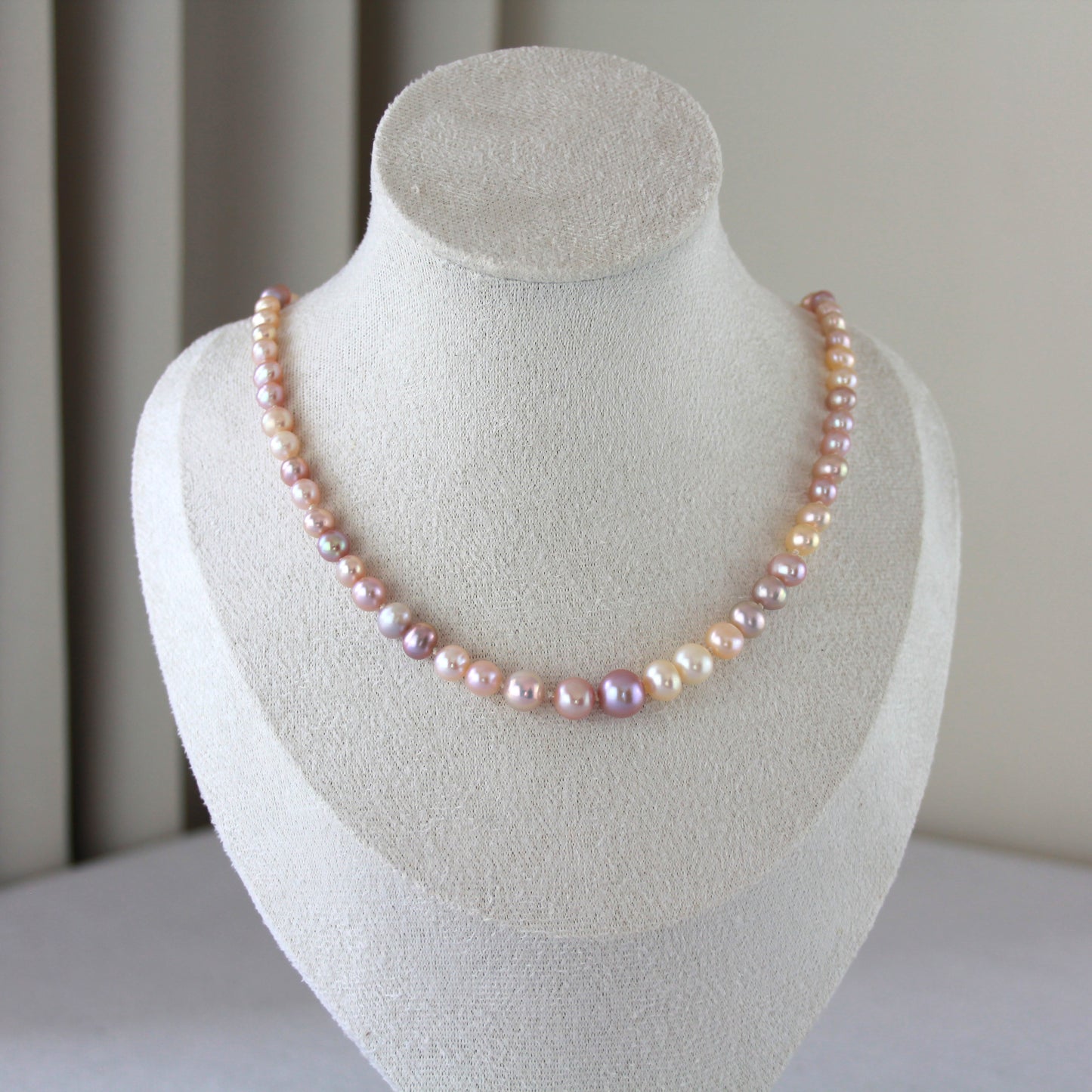 Meerkleurige parelketting