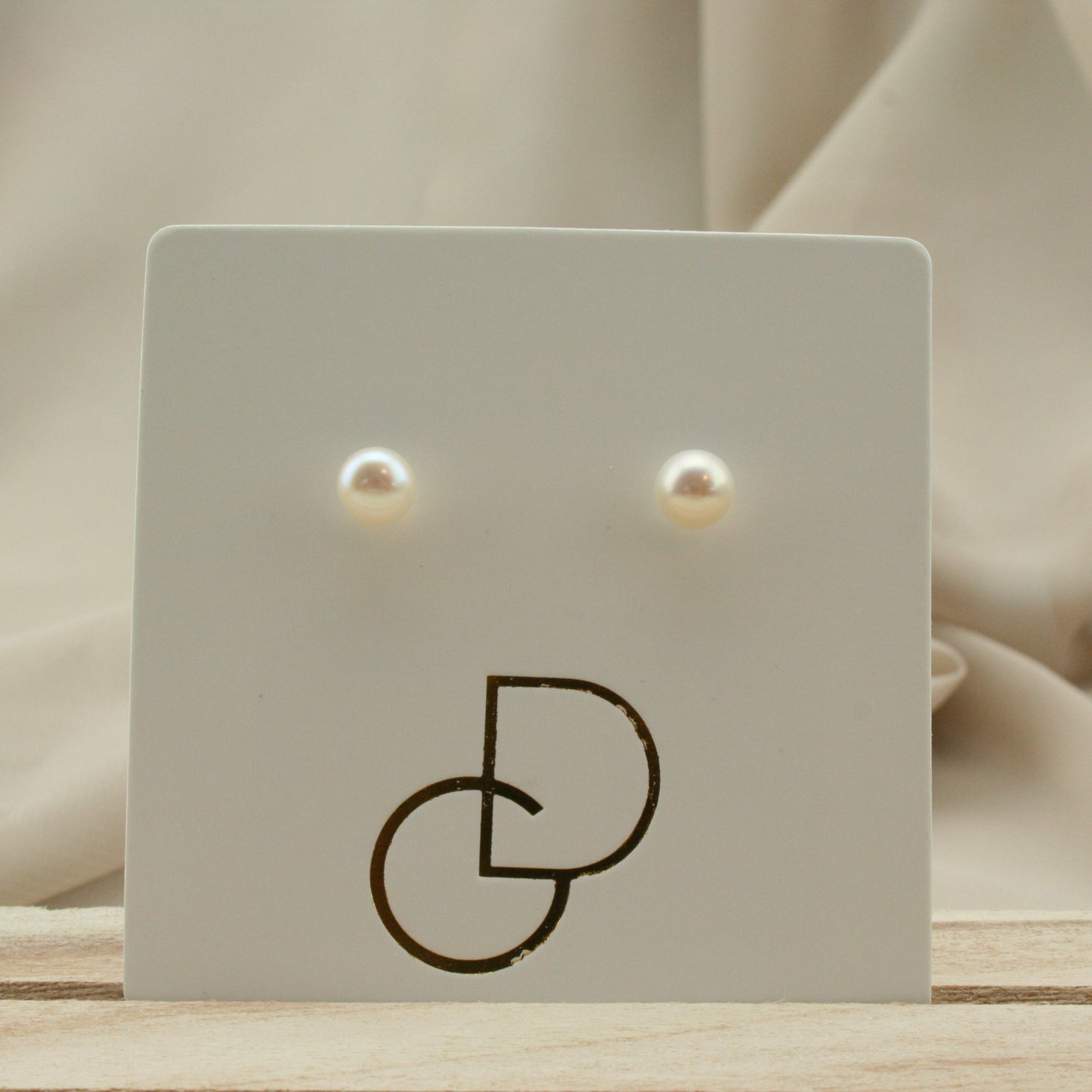 Pearl stud