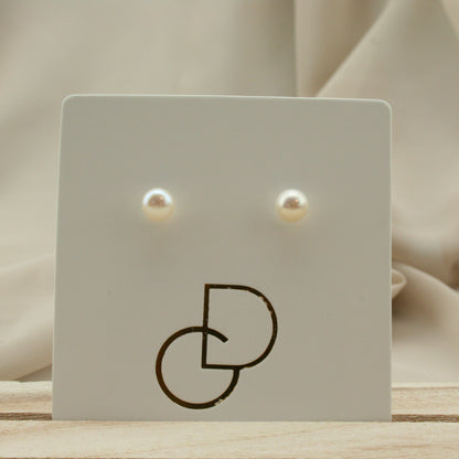 Pearl stud