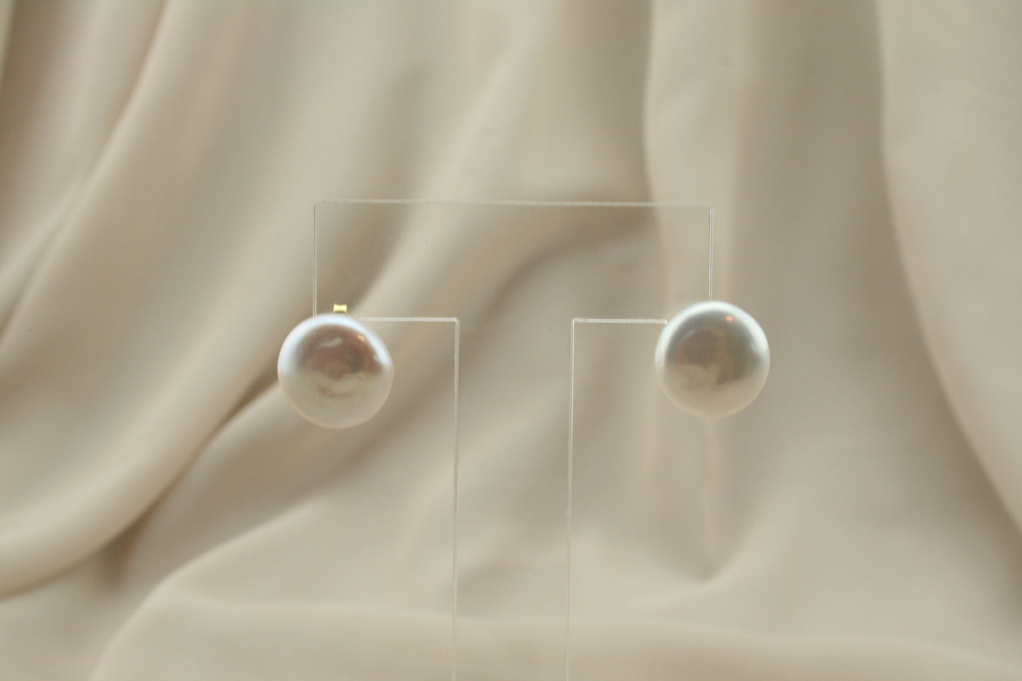 Coin stud