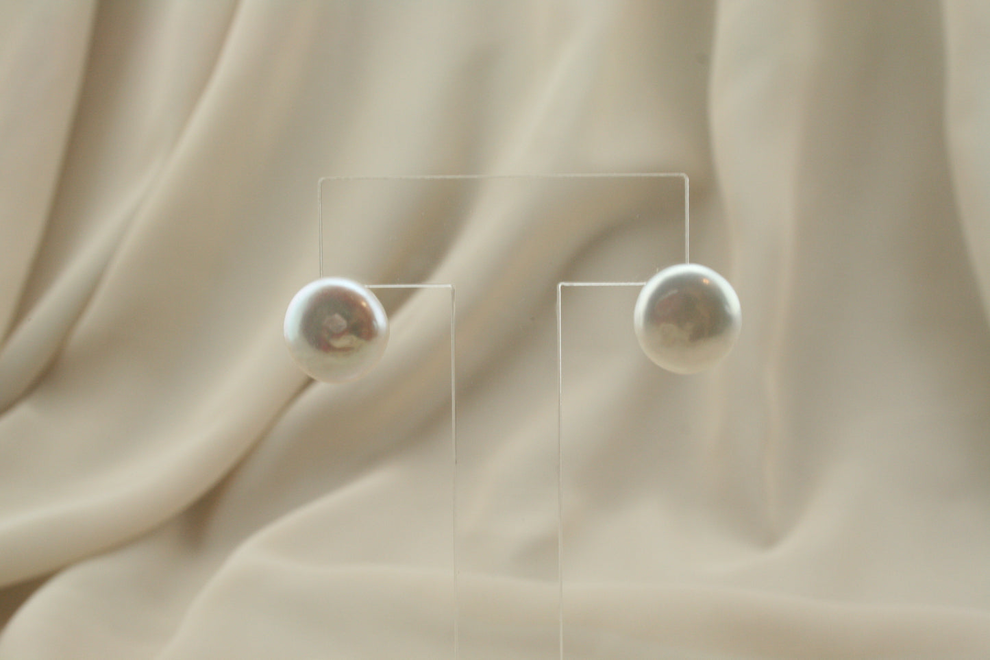 Coin stud