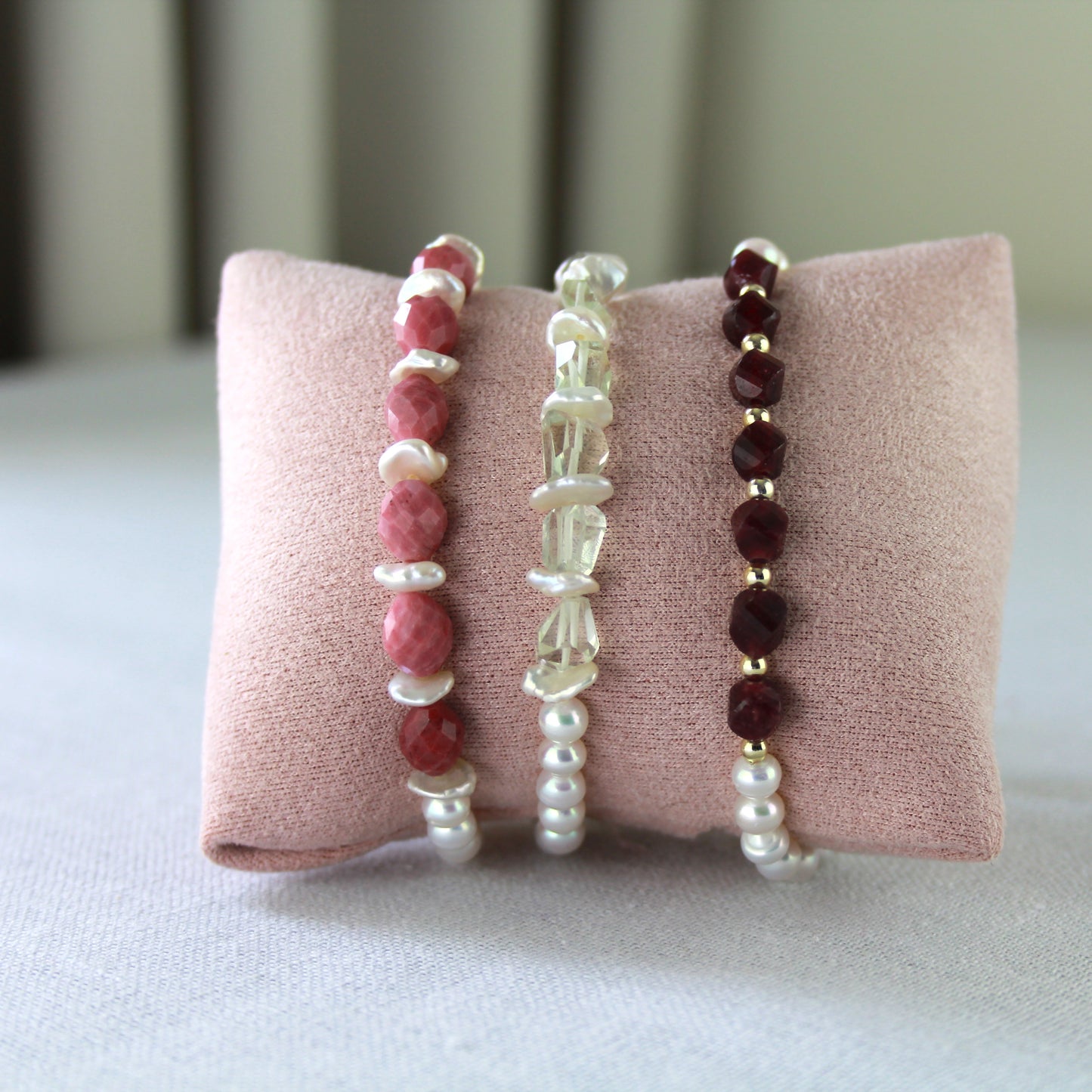 Granaat met parels armband