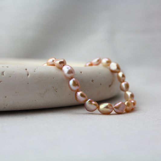 Lichtroze barok parelketting