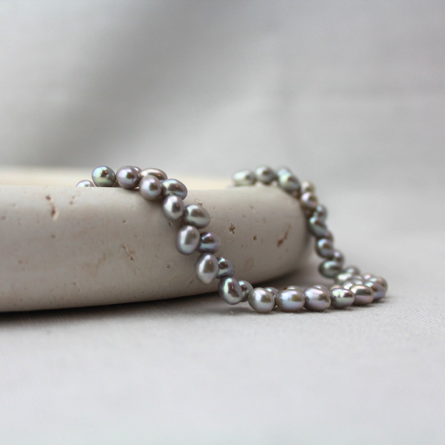 Parelcollier grijs