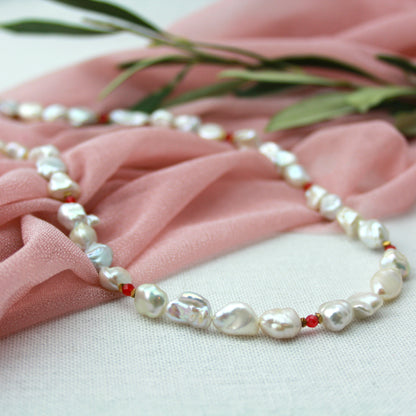 Jade met parelketting