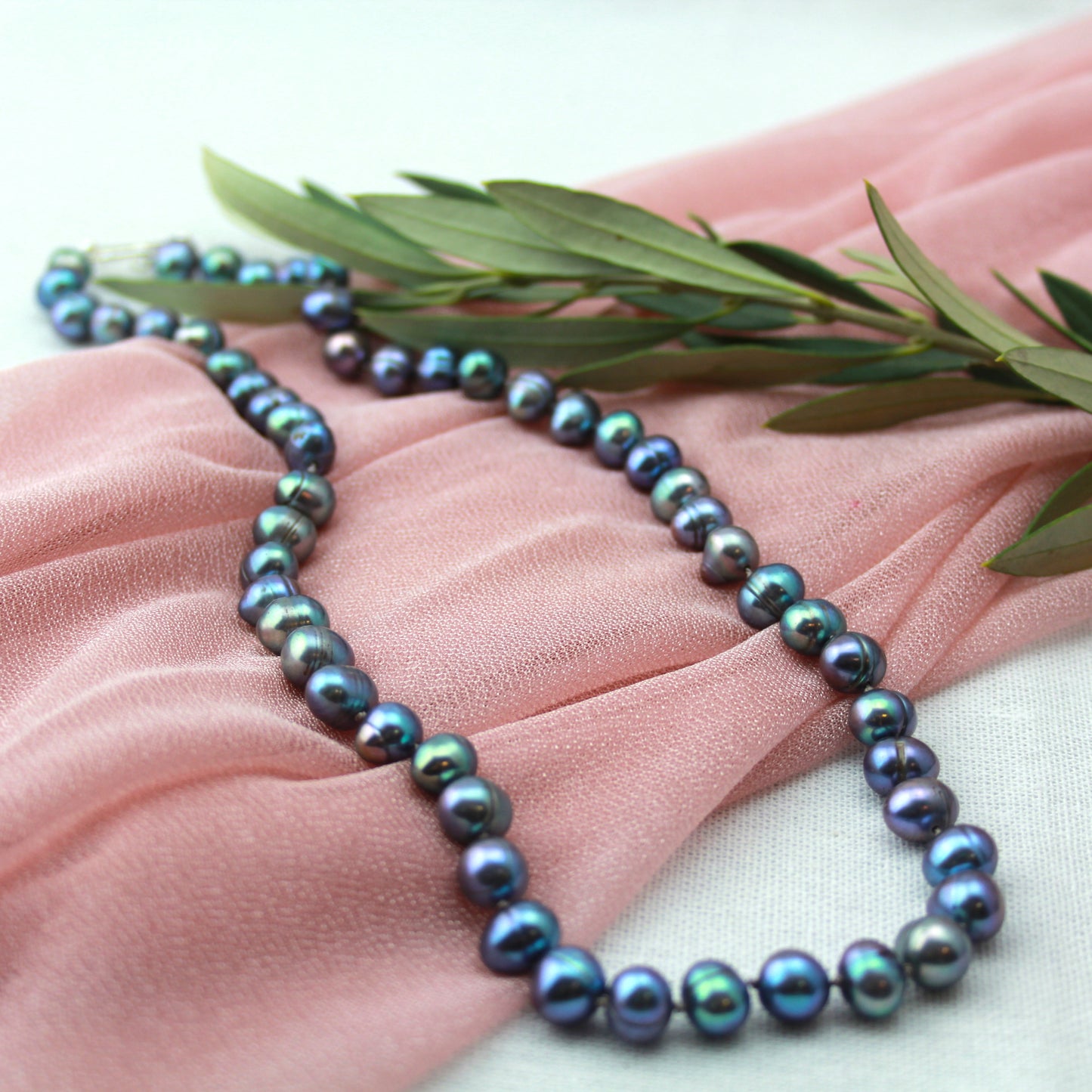 Parelketting pauwenkleur