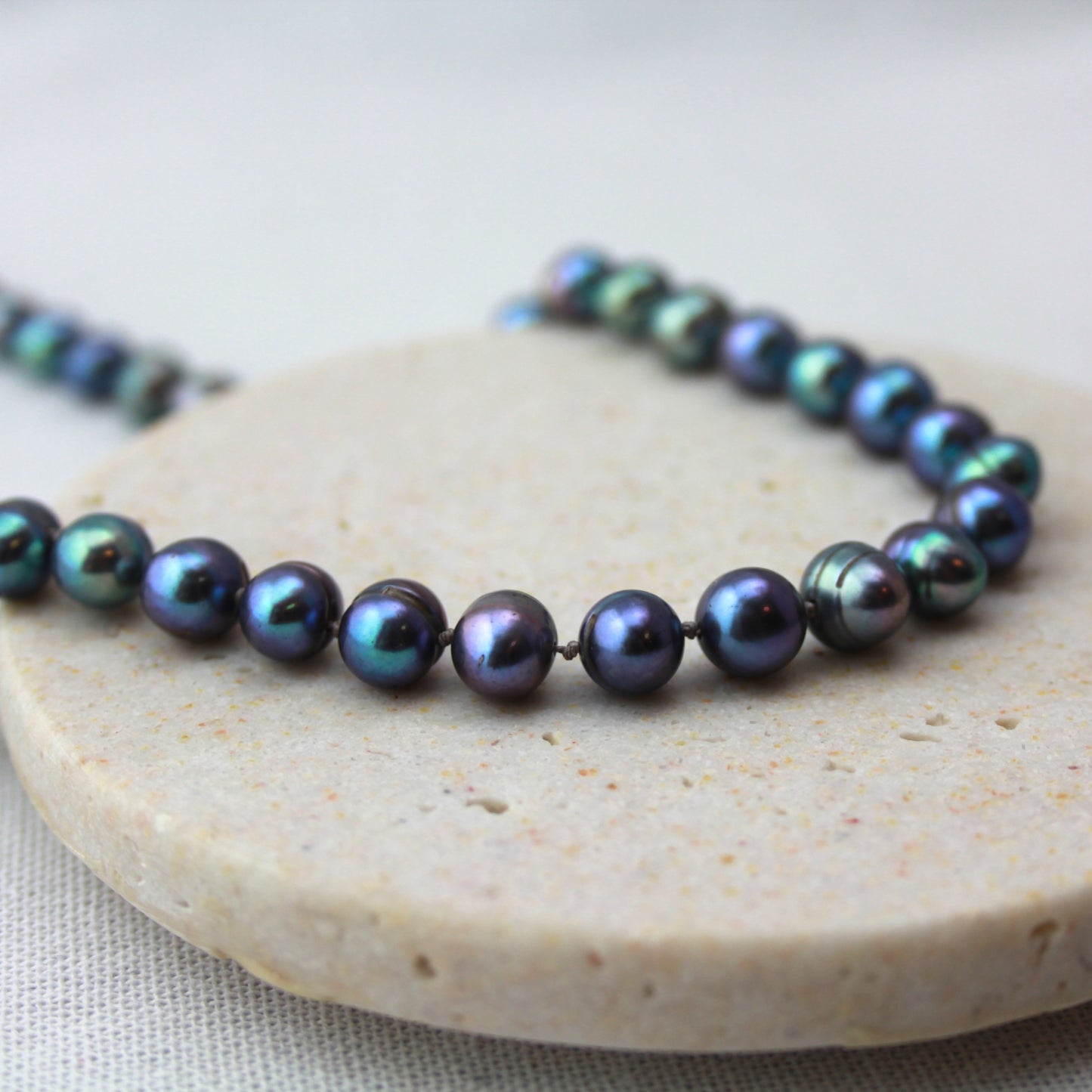 Parelketting pauwenkleur