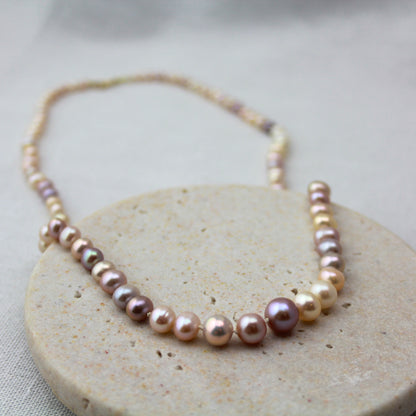 Meerkleurige parelketting