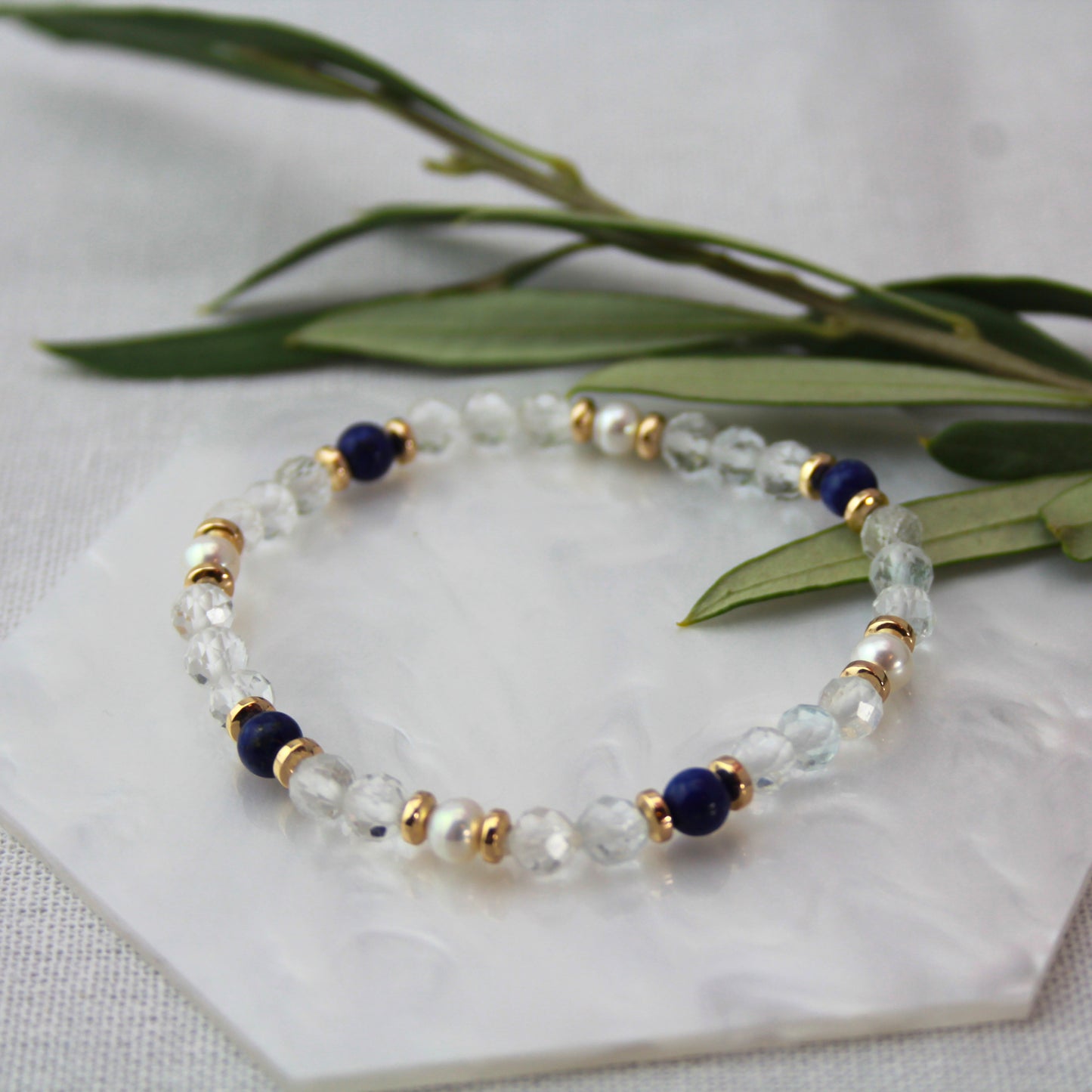 Topaas met parel en lapis lazuli armband