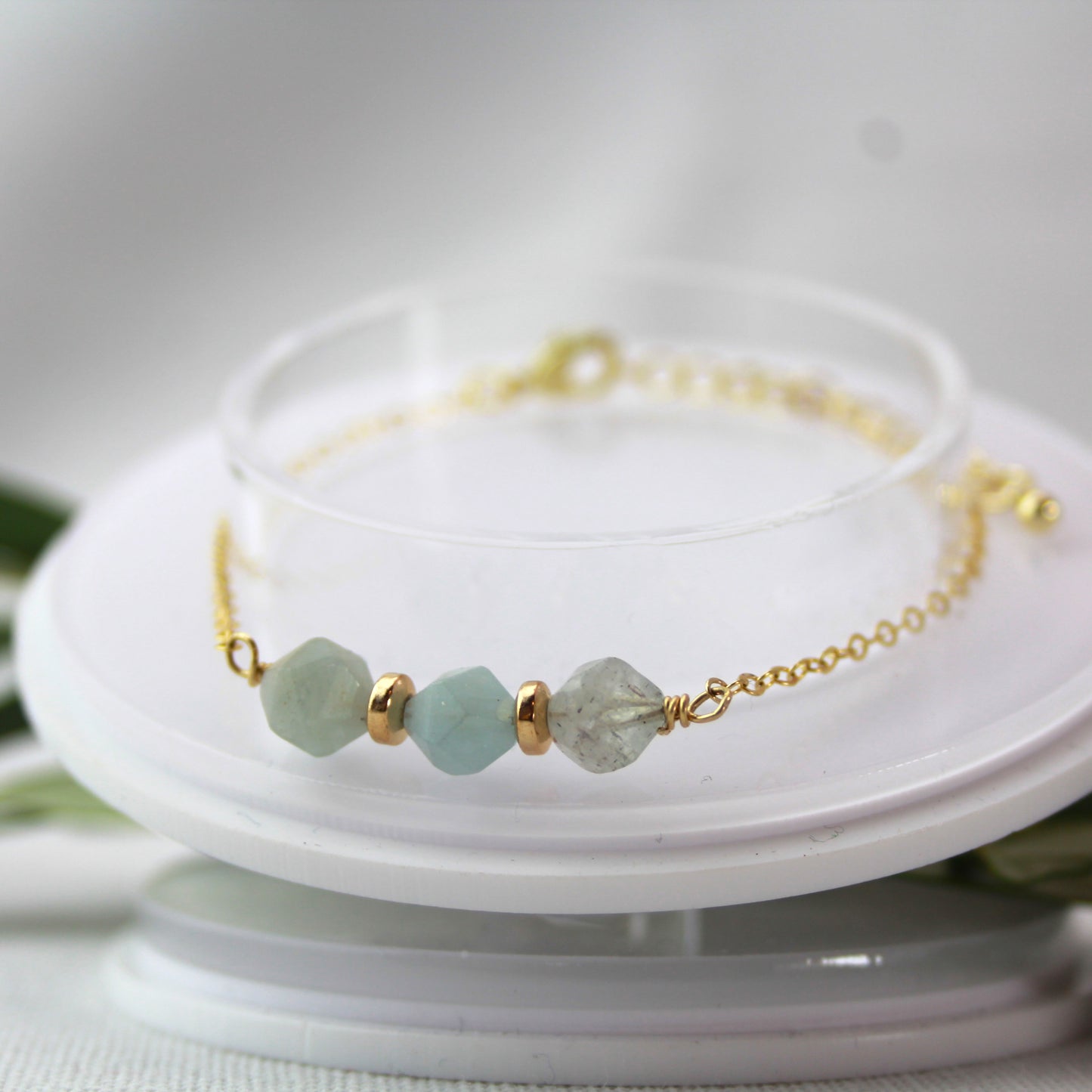 Aquamarijn armband met gouden schakel