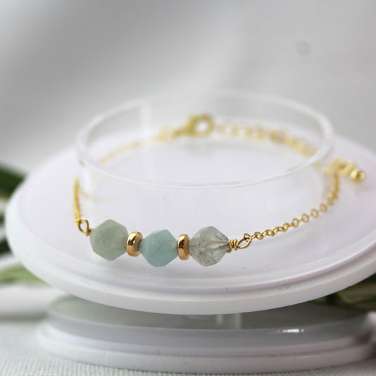 Aquamarijn armband met gouden schakel