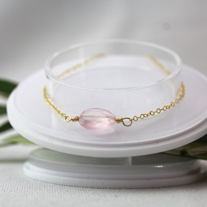 Rozenkwarts met gouden schakelketting