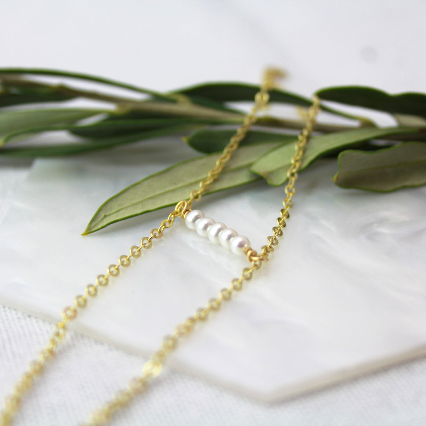 Dubbele gouden schakelketting met parels