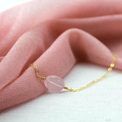 Rozenkwarts met gouden schakelketting